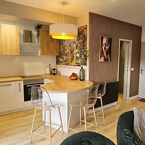 https://la-terrasse-du-lac-paladru.hotels-rhonealpes.com
